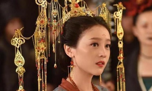 San Qi Gu Naing 三七姑娘 Miss Sanqi Lyrics 歌詞 With Pinyin By Wang Rong Yao 王荣耀