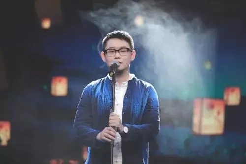 Yi Xiang 异乡 Strange Land Lyrics 歌詞 With Pinyin By Hui Lao Ban 灰老板