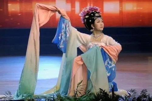Gui Fei Zui Jiu 贵妃醉酒 The Imperial Concubine Was Drunk Lyrics 歌詞 With Pinyin By Li Yu Gang 李玉刚 Li Yugang