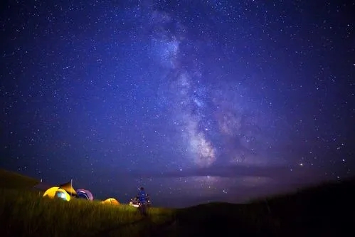 Pei Ni Qu Cao Yuan Kan Xing He 陪你去草原看星河 Accompany You To The Grassland To See The Star River Lyrics 歌詞 With Pinyin By Hai Qi 海淇