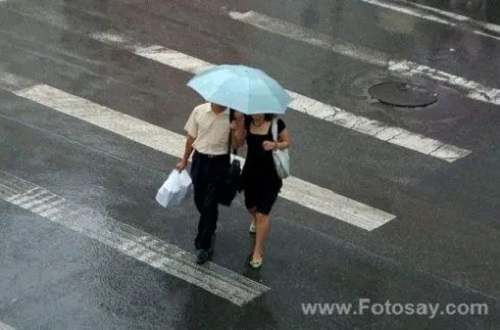 Yu Ni Tong Xing 雨你同行 Rain With You Lyrics 歌詞 With Pinyin By Yi Bei Chen Dou Jiang 一杯陈豆浆 Chen Yi Miao 陈意淼 Cha Dai Xian Sheng 插袋先生